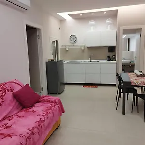 https://casa-romeo-1.taorminaitalyhotels.com